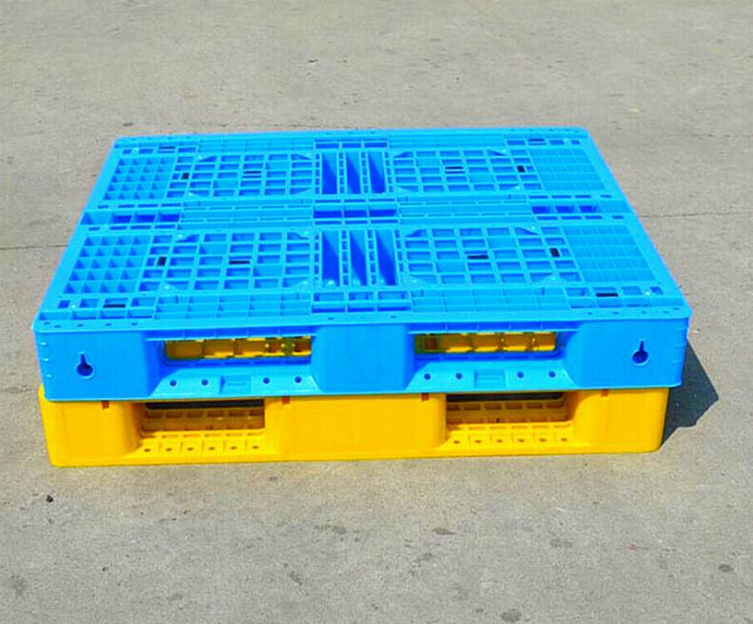 蓝色网格田字型